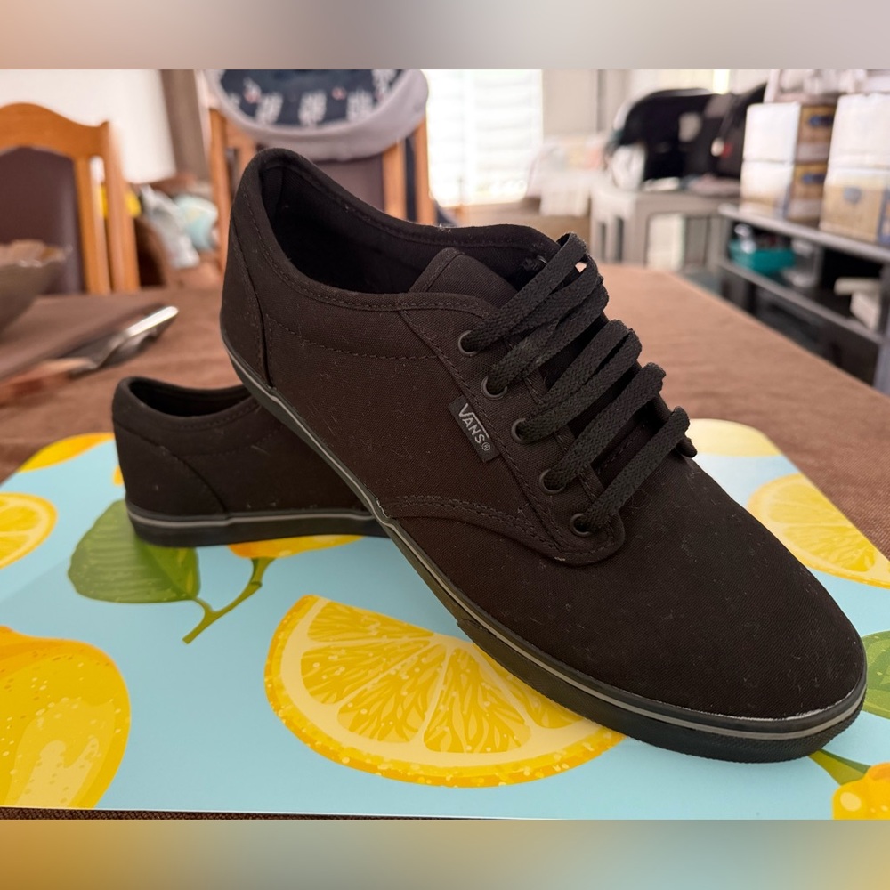 Vans Black Sneakers Minimalist Low-Top Design